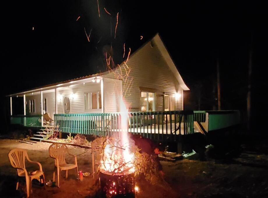 Chalet Nabu L'Ours - Riviere - Billard Saint-Alexis-des-Monts Eksteriør billede